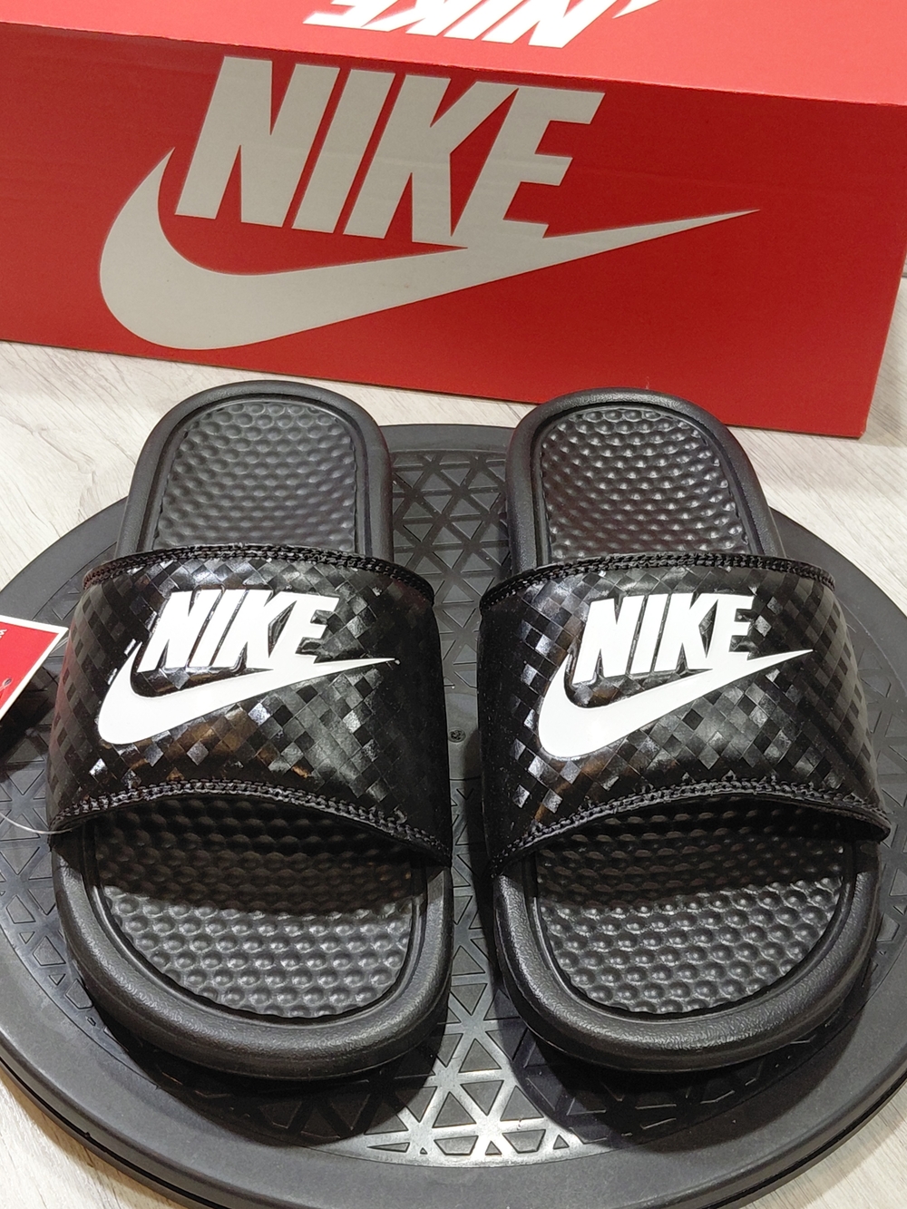 NWT Nike Women Benassi Bling Carbon Fiber Black Diamond Textured Slide Sandal W7